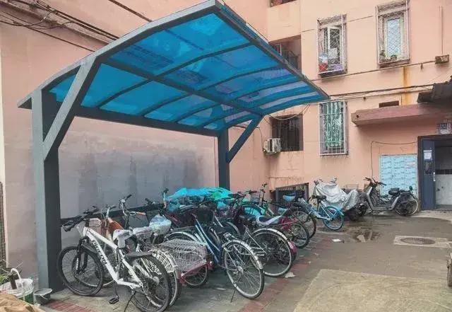 私搭乱建居民想提升小区环境的愿望实现了AG旗舰赞助马竞联赛拆除700平方米(图1)
